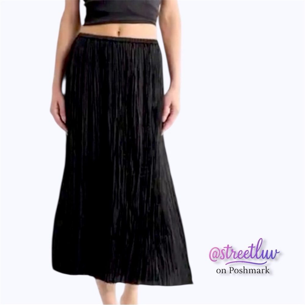 🥳 3/$26 a new day Black Crinkle Pleated Midi Skirt Fit & L NWT